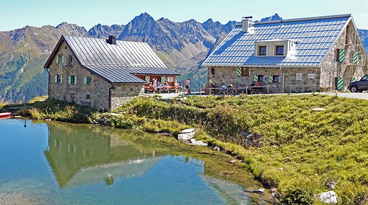 Friedrichshafener Hütte mountain hut